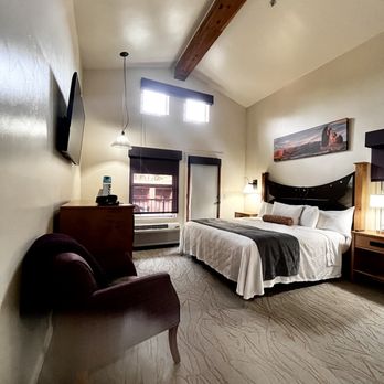 The Gonzo Inn - Single room. King bed. I had a Keurig, microwave and a mini fridge and a small patios bed was really comfy. - Hotels Near Me - Moab, Utah The Gonzo Inn - Single room. King bed. I had a Keurig, microwave and a mini fridge and a small patios bed was really comfy. - Hotels Near Me - Moab, Utah