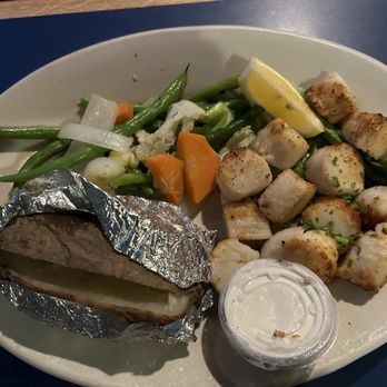 Boston Sail Loft - Scallops Broiled Sea Scallops - Bars Near Me - Boston, Massachusetts