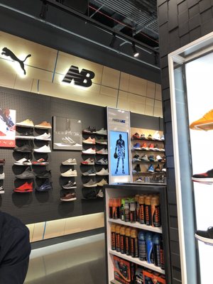 shoe stores like finish line