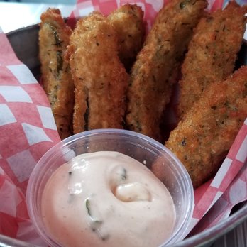 Q-de-Sac - Cornichons Frites - Gastropubs Near Me - Quebec City, Quebec Q-de-Sac - Cornichons Frites - Gastropubs Near Me - Quebec City, Quebec