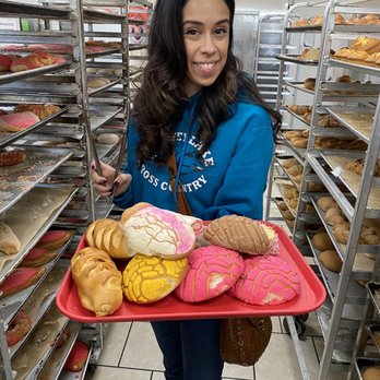 Panaderia Delicias - Some hot chick with fresh pan dulce! - Bakeries Near Me - Yakima, Washington