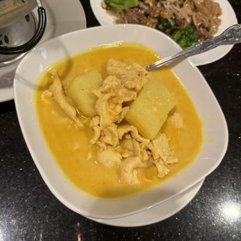 Chili & Lime - Yellow curry - Thai Near Me - Thousand Oaks, California Chili & Lime - Yellow curry - Thai Near Me - Thousand Oaks, California