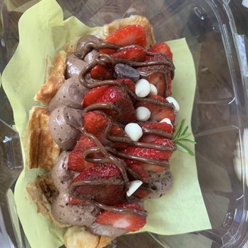 Croffle Craze Cafe - Chocolate Strawberry Croffle - Coffee & Tea Near Me - Redding, California