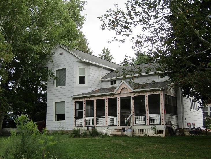 LYNDA SINCLAIR REALTOR 870 E Paradise Dr, West Bend, Wisconsin Home