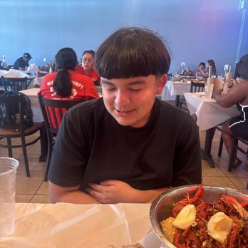 New LA Crawfish Boil - Crawfish stomach ache - Cajun/Creole Near Me - Houston, Texas