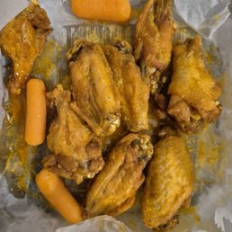 Super dry wings hardly any buffalo sauce Super dry wings hardly any buffalo sauce