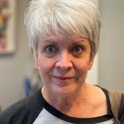 Blades a Salon - Super cute new short haircut for Laura!