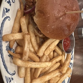 Petterinos - Crispy Chicken Sandwich - American Near Me - Chicago, Illinois Petterinos - Crispy Chicken Sandwich - American Near Me - Chicago, Illinois