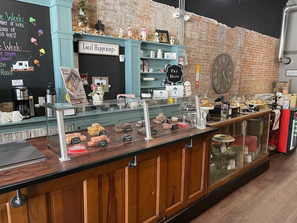 DOUBLE DIPS ICE CREAMERY Updated August 2024 16 Photos 522 N