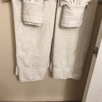 Jade Mountain Motel - Towels. October 2018. - Hotels Near Me - Chase, British Columbia