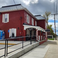 Hog Town Melvin Tavern - Outside
