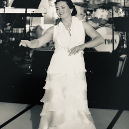 Aunty Lyn-Del, mahalo e kau kumu no ka hula ku'ina o ho'omale.  It was a memorable moment. Aloha ia'oe