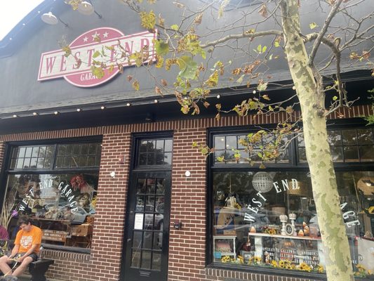 George's Place West by null