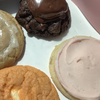 Crumbl - Madison - Bakeries Near Me - Madison, Wisconsin Crumbl - Madison - Bakeries Near Me - Madison, Wisconsin
