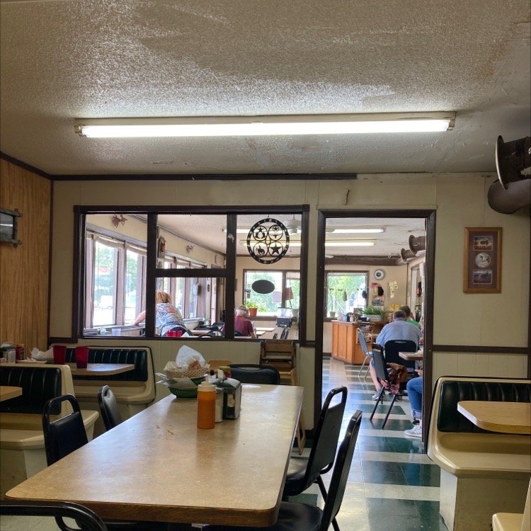 Deb’s Burgerland Logo