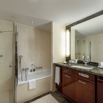 Jw Marriott Hotel Berlin - Classic Family Room Bathroom - Hotels Near Me - Berlin, BE