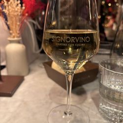 Signorvino - White wine
