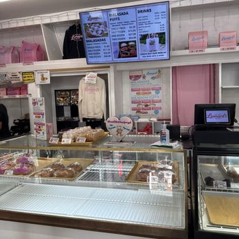 Leonard's Bakery - Inside - Bakeries Near Me - Honolulu, Hawaii