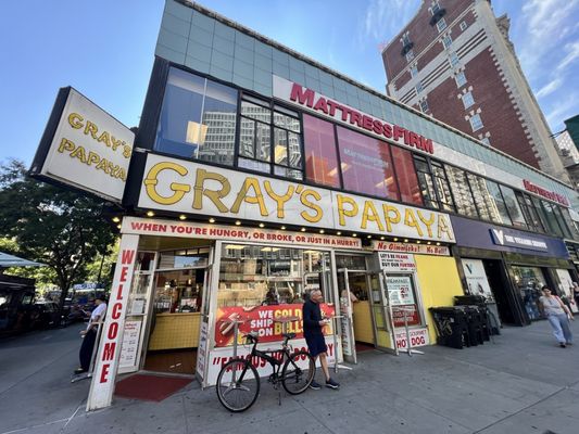 Gray's Papaya by null