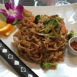 Thai Nong Khai - Vegan Pad See Ew