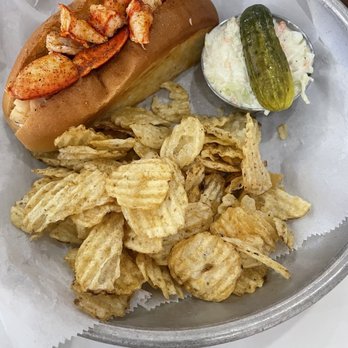 Catch Oyster Bar - Lobster roll - Seafood Near Me - Patchogue, New York