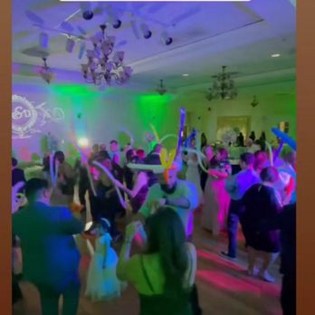 Piña Entertainment DJs Photobooths - Dancing all Night long - DJs Near Me