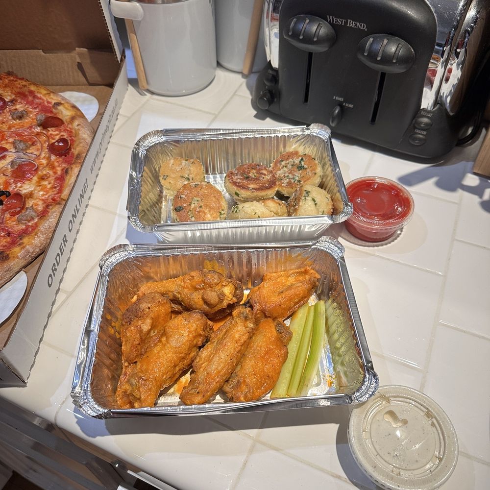 Prime Pizza - Yummy wings and garlic knots - Pizza Near Me - Altadena, California Prime Pizza - Yummy wings and garlic knots - Pizza Near Me - Altadena, California