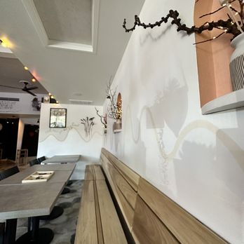Maple Street Eatery - Seating inside - Bars Near Me - Livermore, California