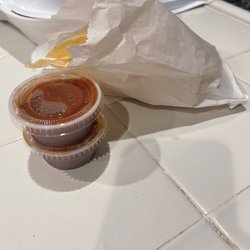 Comaron Pelado Taqueria - 5 dollar chips and salsa 