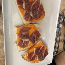 Taberna el Abanico - Ham and cheese toast.