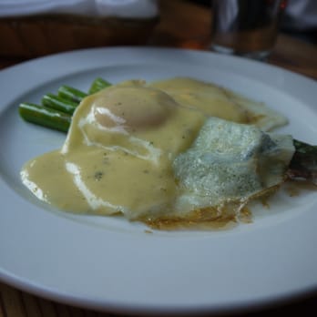 Rue Cler - asperges vertes, sauce béarnaise - French Near Me - Durham, North Carolina