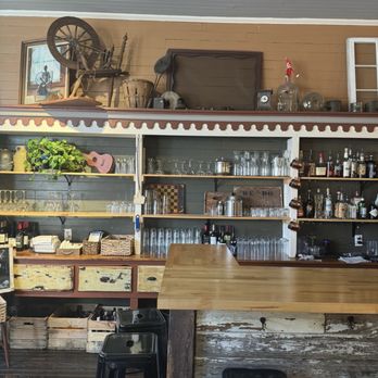 Snallygasters Cafe And Wine Bar - Wine Bars Near Me - Bolivar, West Virginia