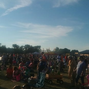 Waterford Baloon Fest - Large crowd - Festivals Near Me - Waterford, Wisconsin Waterford Baloon Fest - Large crowd - Festivals Near Me - Waterford, Wisconsin