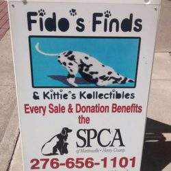 Fido's Finds and Kittie's Kollectibles - Look for the sandwich board outside