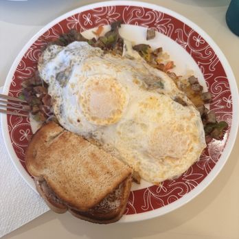 Everyday Cafe - Eggs, with hash browns mixed with veggies and toast - Breakfast & Brunch Near Me - Cambridge, Minnesota
