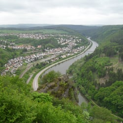 Vogelfelsen - Den Fels sieht man übrigens im Vorgrund, optisch in die Saar hinein ragend.