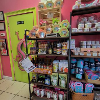Keys Chocolates & Ice Cream - Inside - Ice Cream & Frozen Yogurt Near Me - Key Largo, Florida
