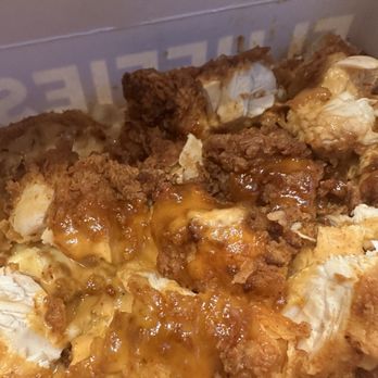 Fluffies Hot Chicken - Les - Chicken with Mac & Cheese - Chicken Shop Near Me - New York, New York