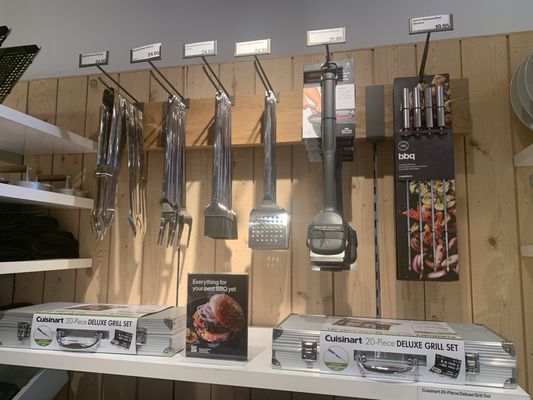 Crate & Barrel by null
