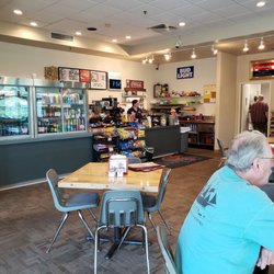 Wasatch Mountain Cafe - Ok, this place has good food. The people were friendly and good service. Cafe? Looks like a glorified snack bar, people 5 stars?