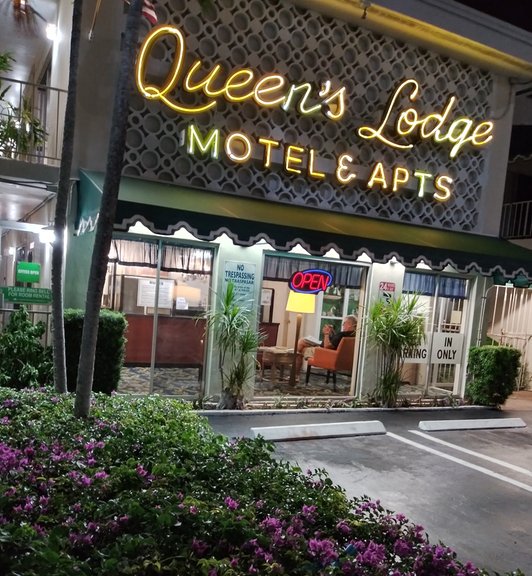 QUEENS LODGE MOTEL & APARTMENTS 17 Photos 3712 Broadway, West Palm