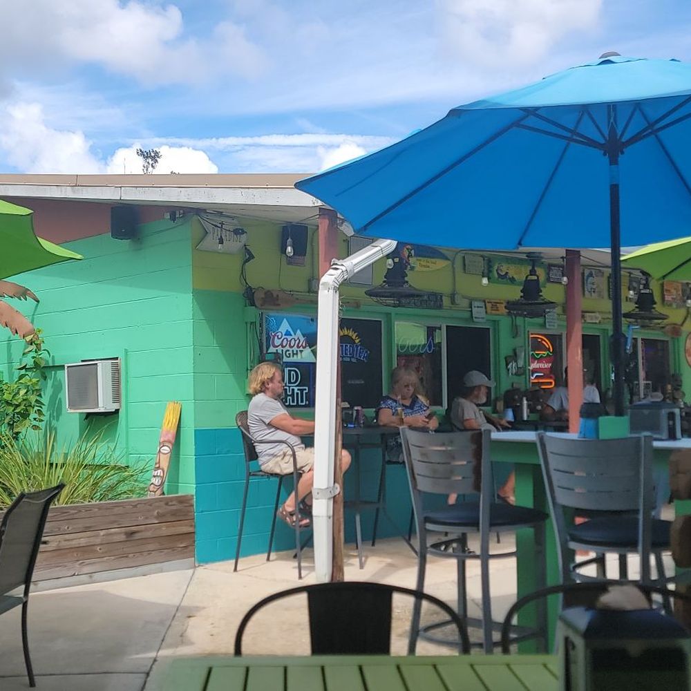 MB's Tiki Hut - Outdoor dining - Burgers Near Me - Ocklawaha, Florida