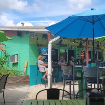 MB's Tiki Hut - Outdoor dining - Burgers Near Me - Ocklawaha, Florida