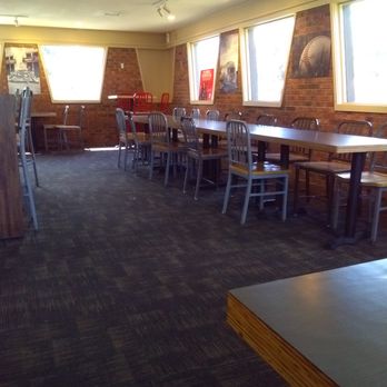 Pizza Hut - Vacant dine in unwelcoming atmosphere. - Pizza Near Me - Bamberg, South Carolina Pizza Hut - Vacant dine in unwelcoming atmosphere. - Pizza Near Me - Bamberg, South Carolina