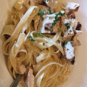 Maria's Italian Kitchen - Pasadena - Fettuccine Alfredo with chicken - Italian Near Me - Pasadena, California Maria's Italian Kitchen - Pasadena - Fettuccine Alfredo with chicken - Italian Near Me - Pasadena, California