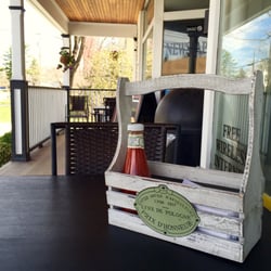 Whitehouse General Store - Outside seating