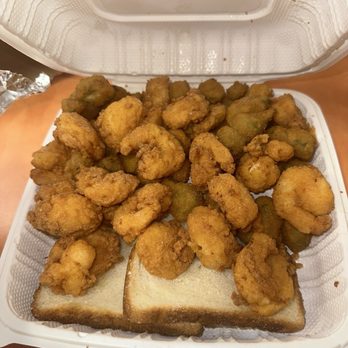 Sharkys Chicken & Fish - Shrimp plate with bread - Seafood Near Me - Vacaville, California Sharkys Chicken & Fish - Shrimp plate with bread - Seafood Near Me - Vacaville, California