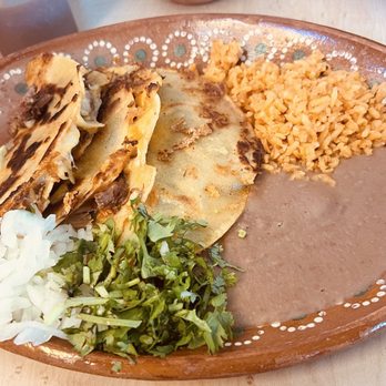 Hay Madre Mia - Quesabirrias con arroz y frijoles - New Mexican Cuisine Near Me - Victorville, California Hay Madre Mia - Quesabirrias con arroz y frijoles - New Mexican Cuisine Near Me - Victorville, California