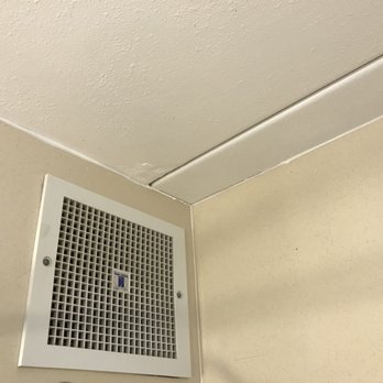 Hampton Inn Danbury - Ceiling in bathroom. - Hotels Near Me - Danbury, Connecticut Hampton Inn Danbury - Ceiling in bathroom. - Hotels Near Me - Danbury, Connecticut