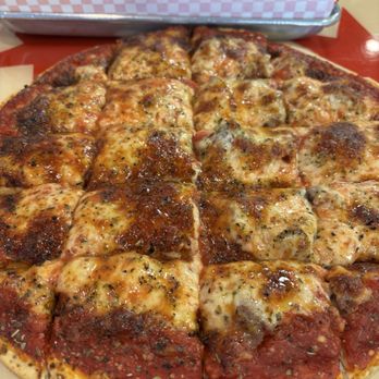 Angry Octopus - Yummy pizza, thin crust, not that touristy deep dish stuff! LOL - Ice Cream & Frozen Yogurt Near Me - Chicago, Illinois